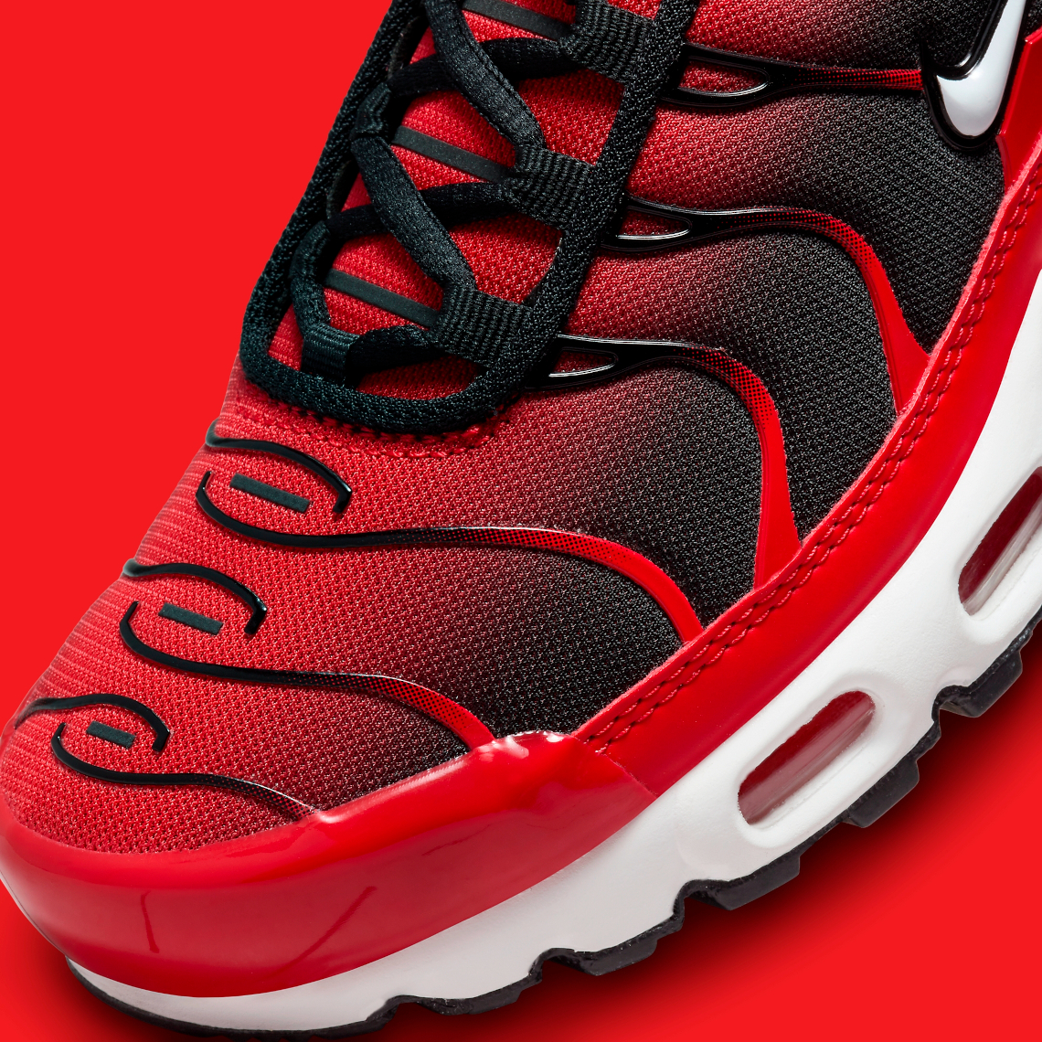 Nike Air Max Plus 25 Năm: Phiên Bản Mới Trong Tông Màu Đỏ Đen Kinh Điển - 7