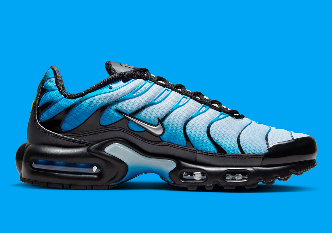  Nike Air Max Plus được chia sẻ với màu Gradient Xanh và Nhãn Chrome. - 3
