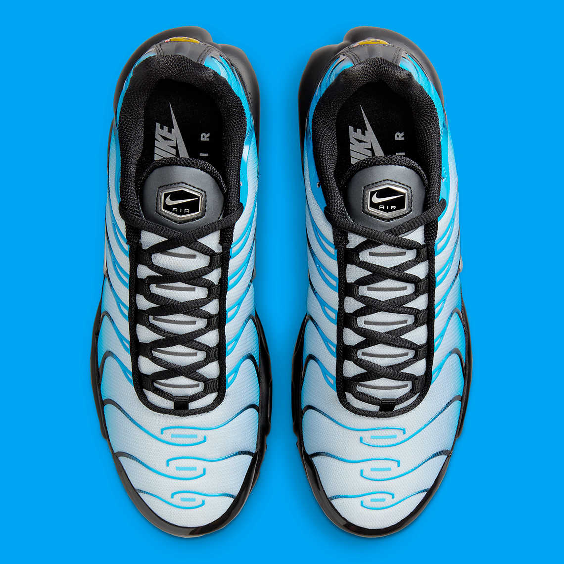  Nike Air Max Plus được chia sẻ với màu Gradient Xanh và Nhãn Chrome. - 4