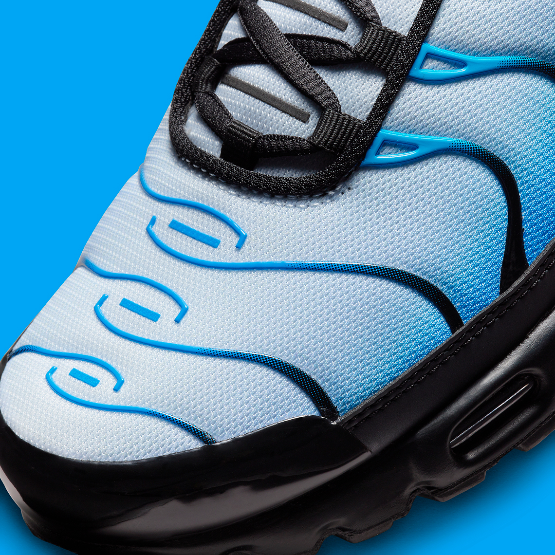  Nike Air Max Plus được chia sẻ với màu Gradient Xanh và Nhãn Chrome. - 7