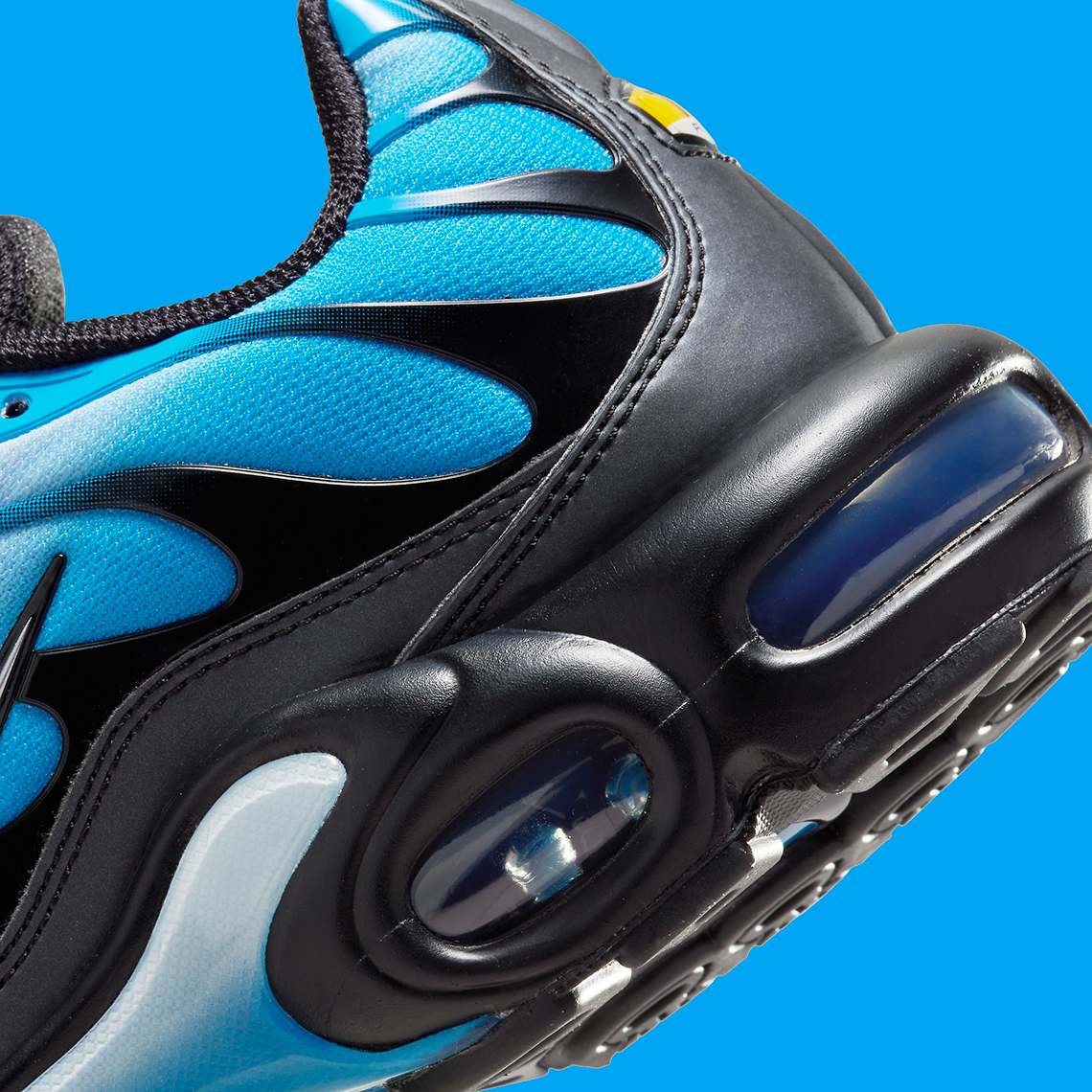  Nike Air Max Plus được chia sẻ với màu Gradient Xanh và Nhãn Chrome. - 8