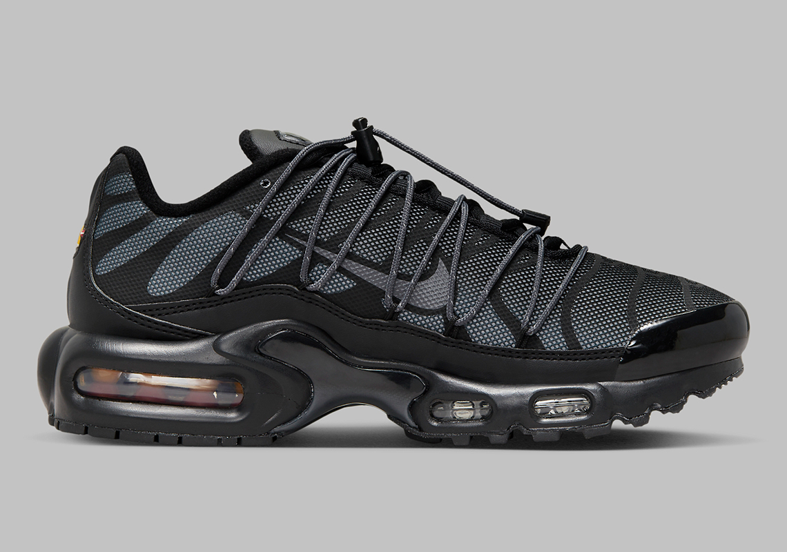 Nike Air Max Plus Kỷ Niệm 25 Năm: Màu Đen và Ghi Bạc Tinh Tế - 3