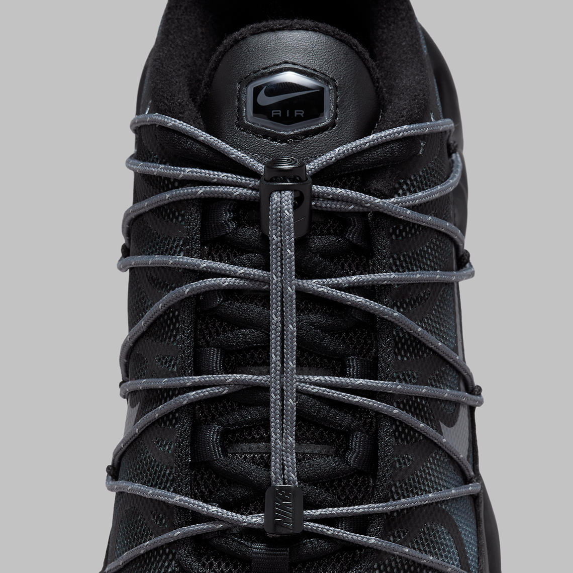 Nike Air Max Plus Kỷ Niệm 25 Năm: Màu Đen và Ghi Bạc Tinh Tế - 9