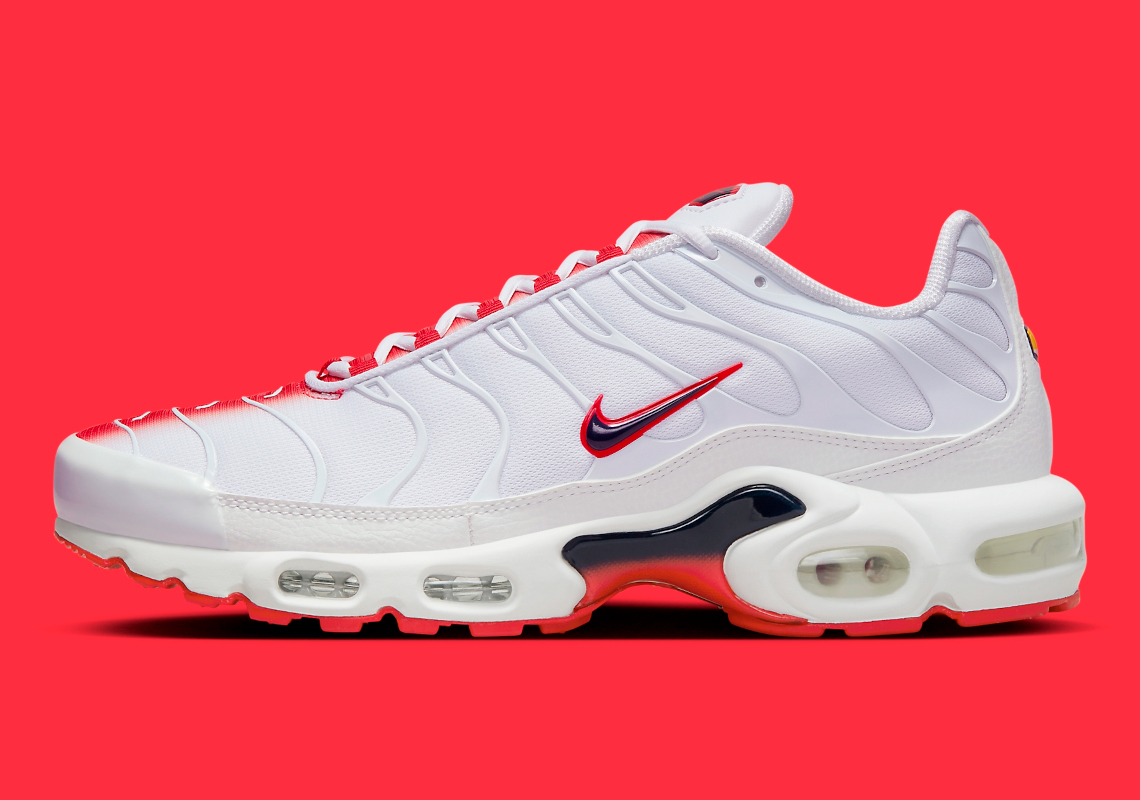 Nike Air Max Plus kỷ niệm 25 năm ra mắt với phiên bản gradient trắng/đỏ mới - 2