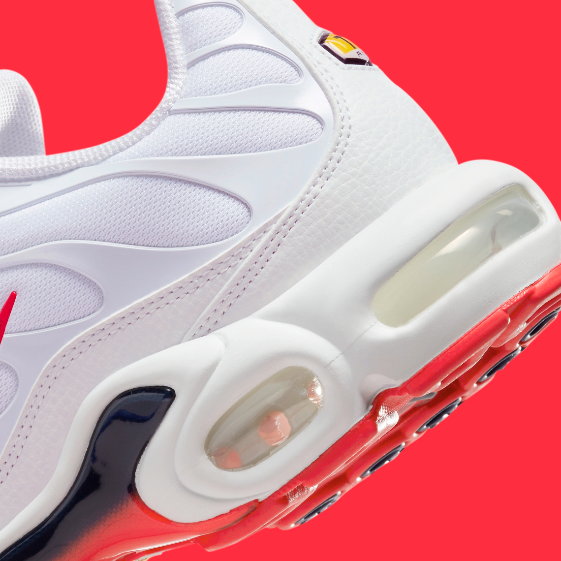 Nike Air Max Plus kỷ niệm 25 năm ra mắt với phiên bản gradient trắng/đỏ mới - 8