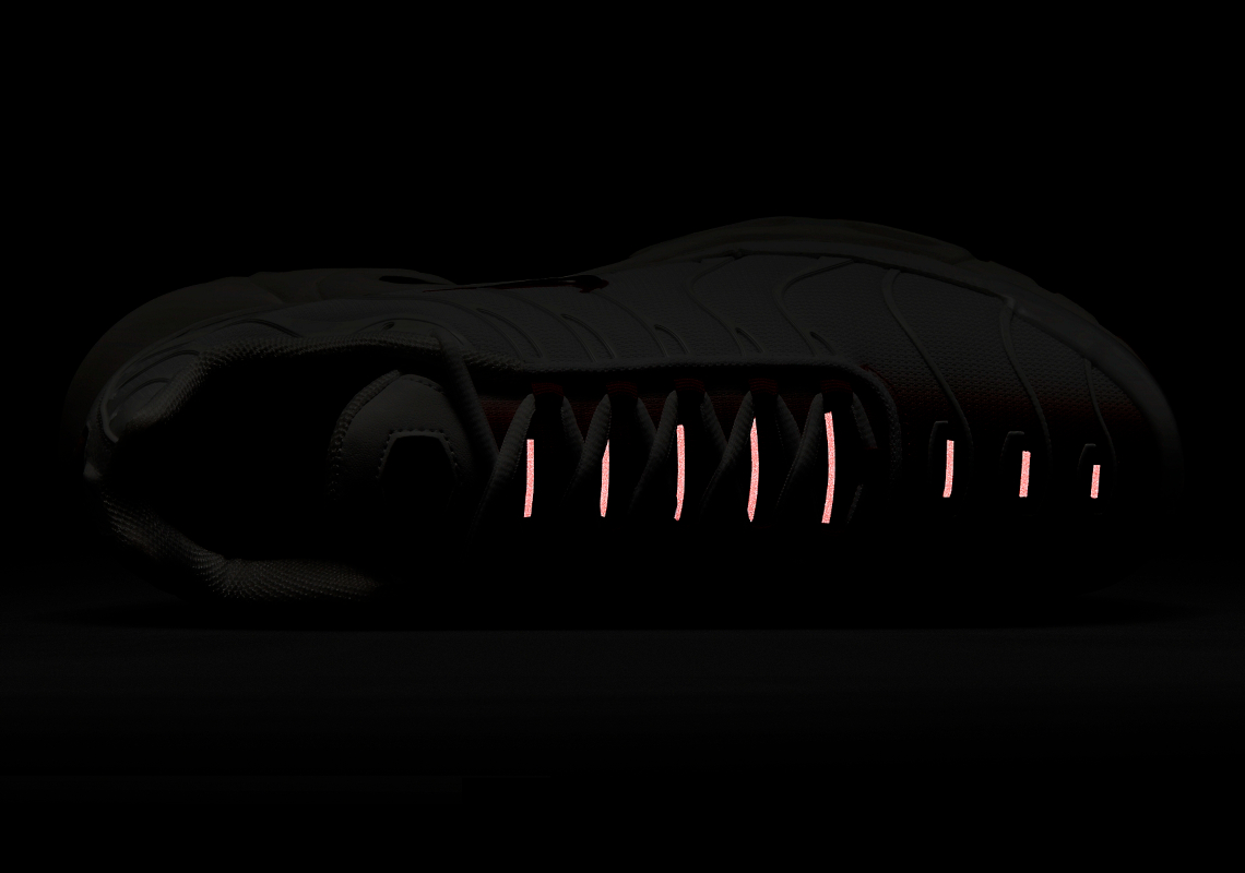 Nike Air Max Plus kỷ niệm 25 năm ra mắt với phiên bản gradient trắng/đỏ mới - 9