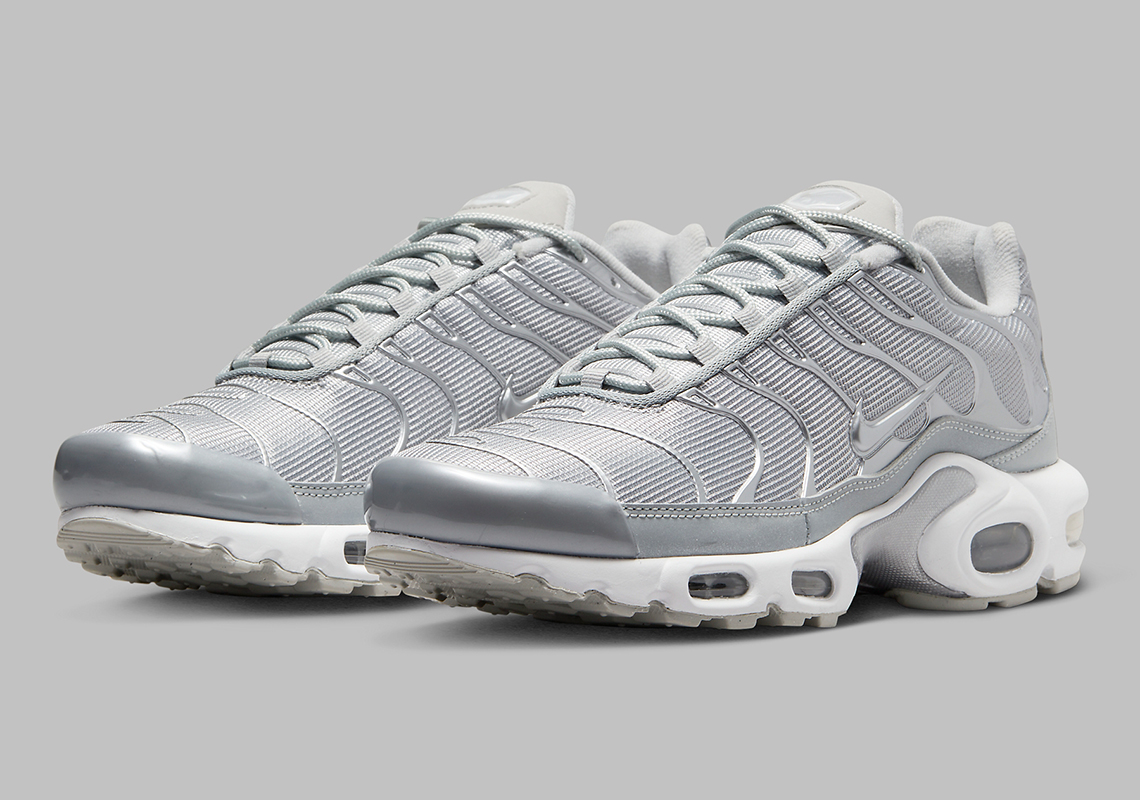 Nike Air Max Plus lấp lánh bạc nguyên khối - 1