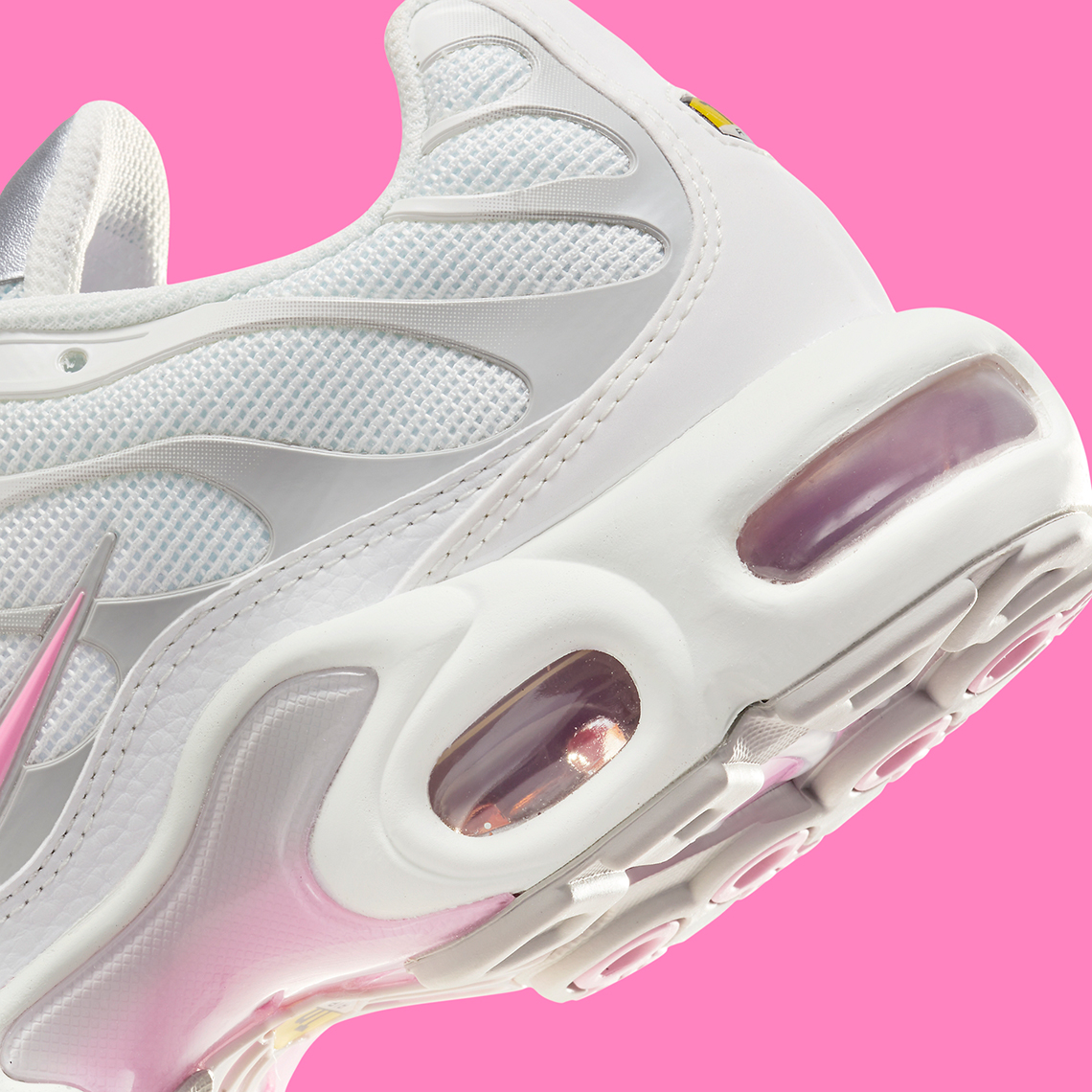 Nike Air Max Plus Nữ 2024: Hòa Quyện Sắc Hồng và Phụ Kiện Lấp Lánh! - 8