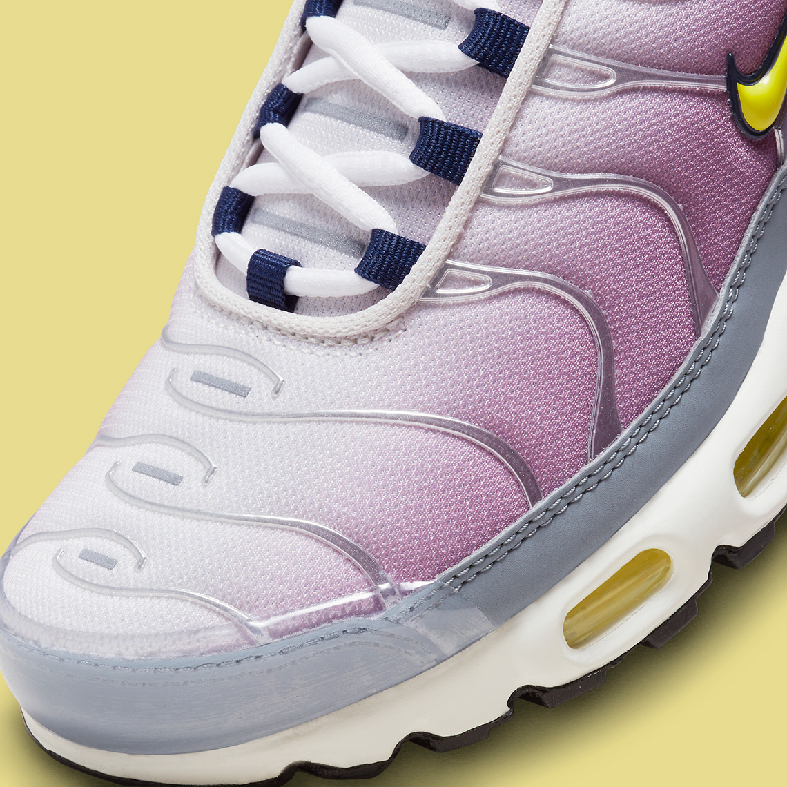Nike Air Max Plus Plum kỷ niệm 25 năm với Swoosh và gradient màu lên chân - 8