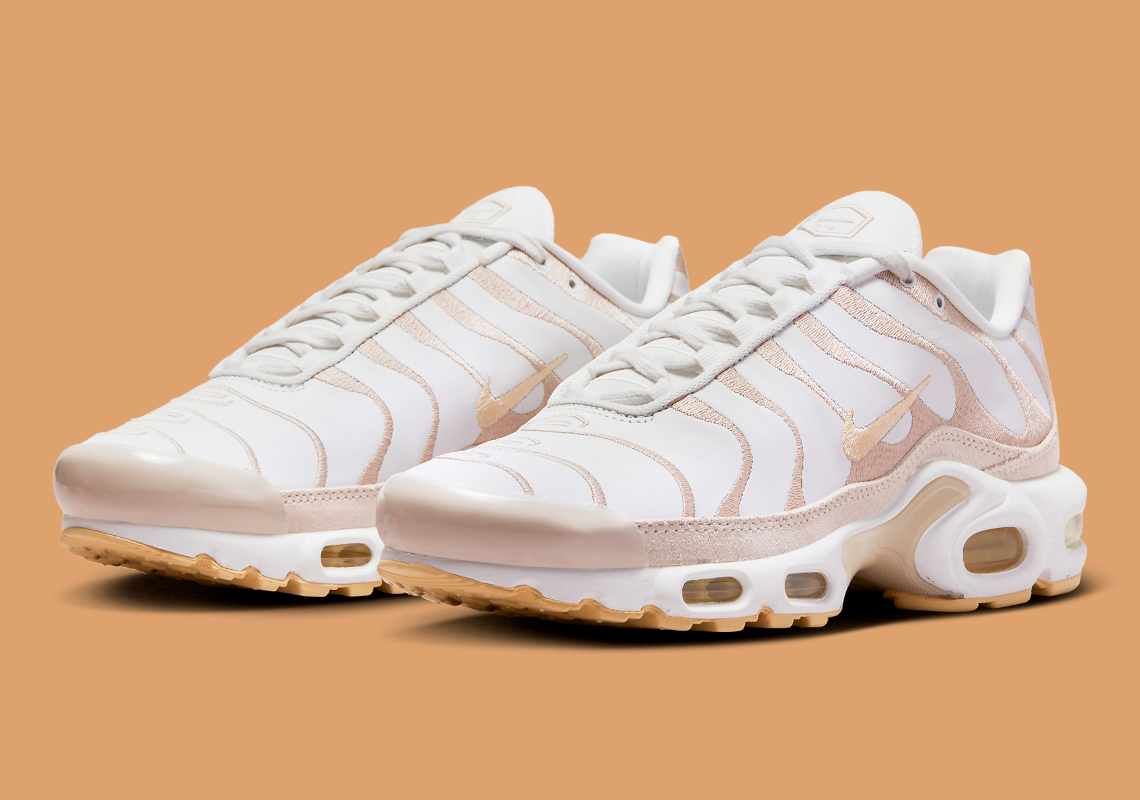 Nike Air Max Plus PRM 'Pale Va - 4