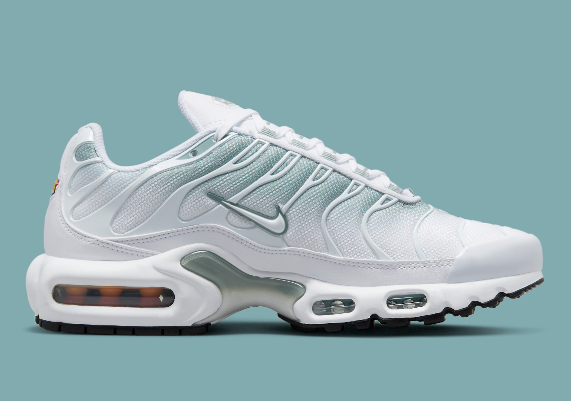 Nike Air Max Plus sẵn sàng cho mùa xuân 2023 với màu xanh lá cây mềm mại - 3