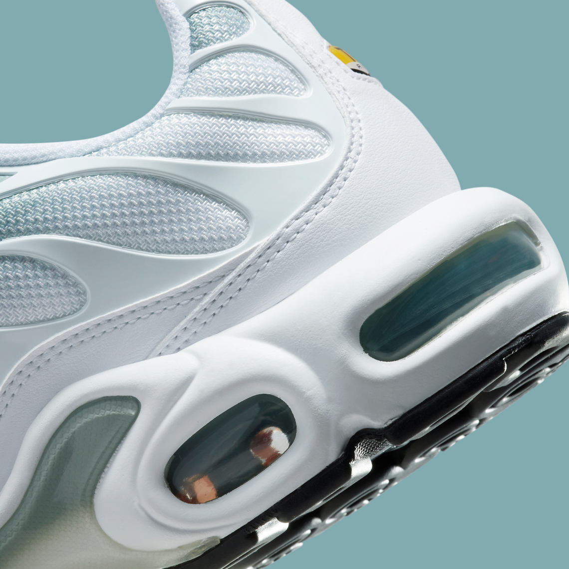 Nike Air Max Plus sẵn sàng cho mùa xuân 2023 với màu xanh lá cây mềm mại - 8