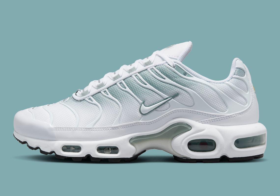 Nike Air Max Plus sẵn sàng cho mùa xuân 2023 với màu xanh lá cây mềm mại