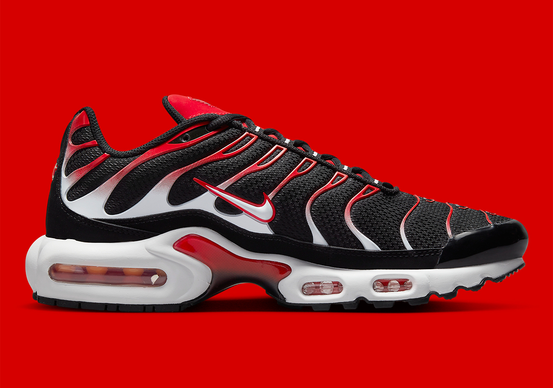 Nike Air Max Plus sẽ ra mắt vào năm 2023 với hai màu đen và đỏ - 3