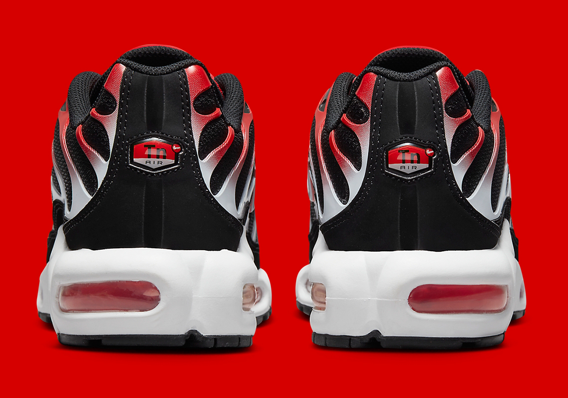 Nike Air Max Plus sẽ ra mắt vào năm 2023 với hai màu đen và đỏ - 5