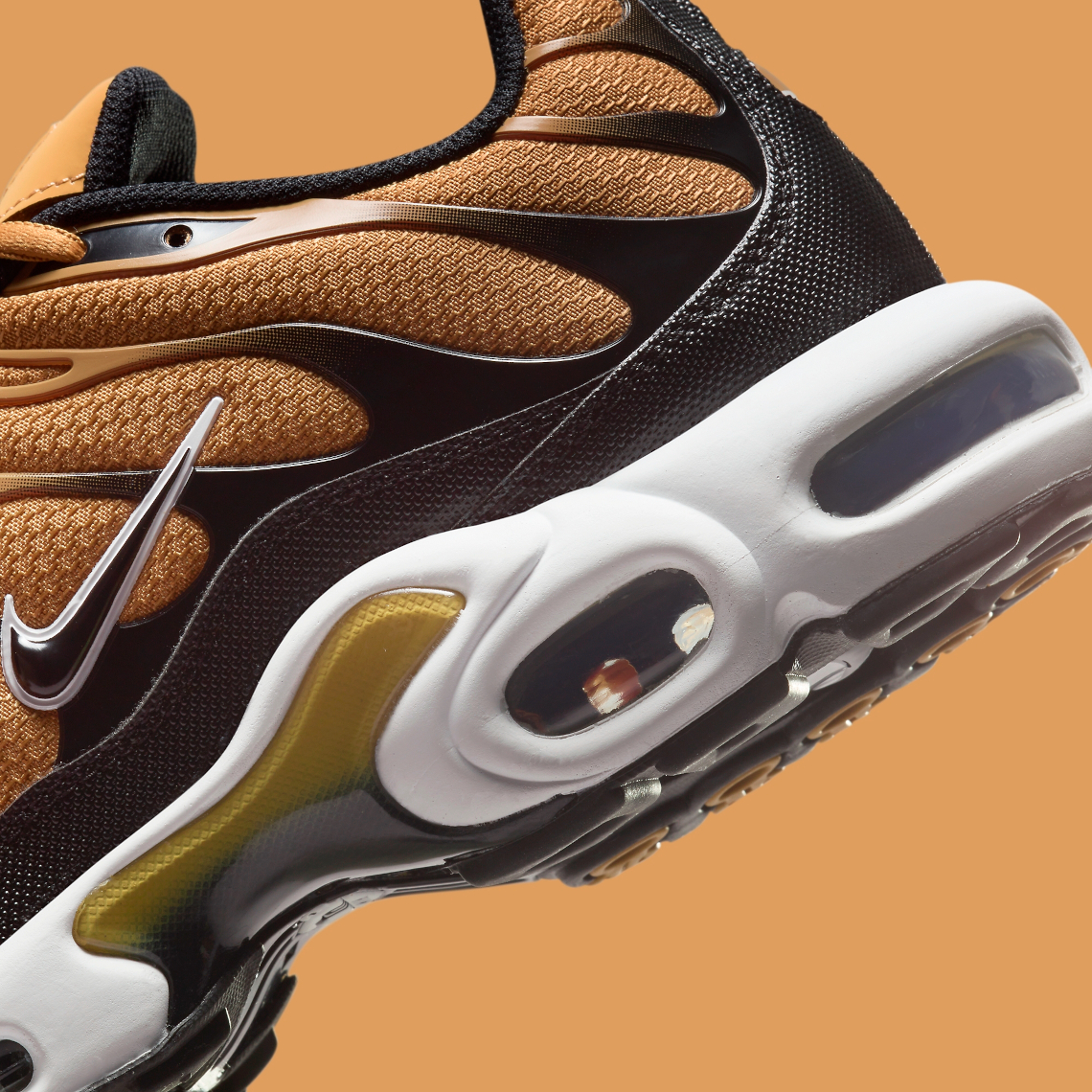 Nike Air Max Plus Wheat/Black: Sự Hòa Quyện Tuyệt Vời của Mùa Thu! - 16