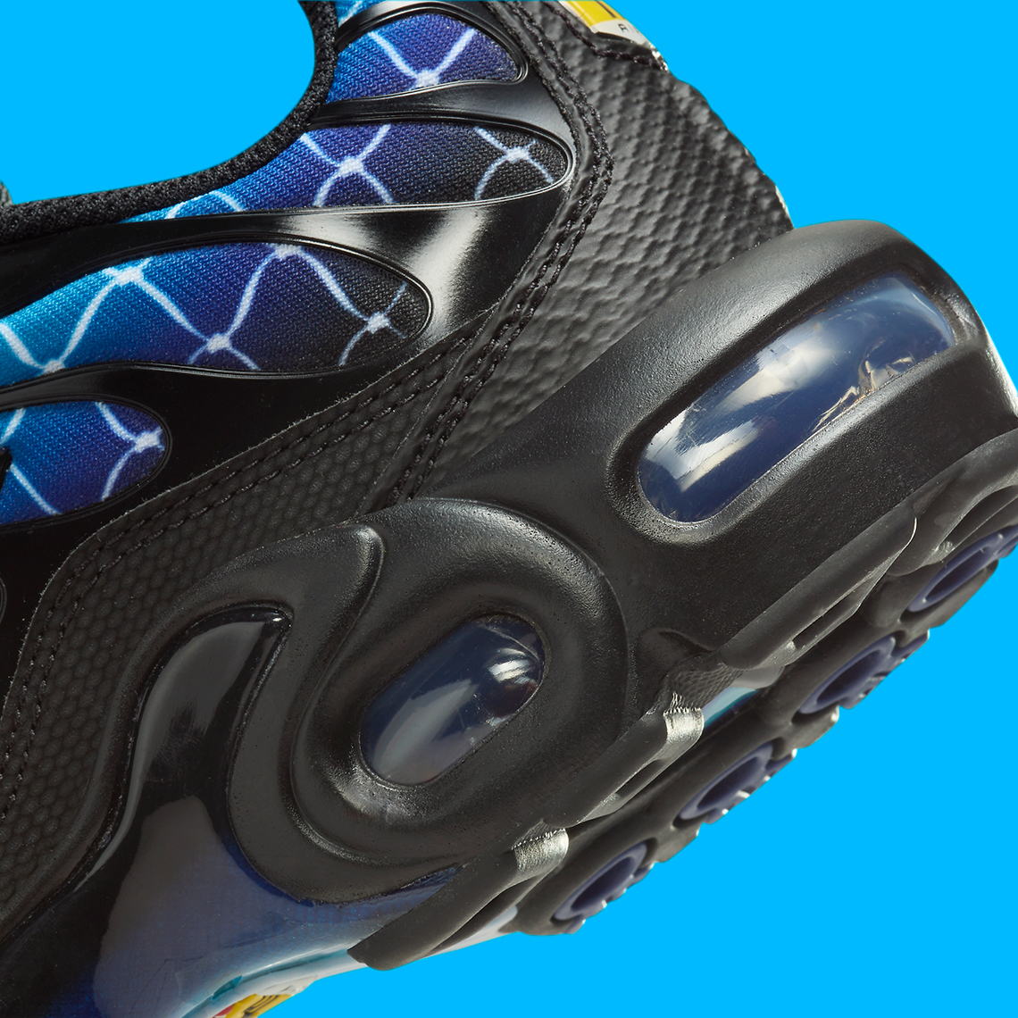 Nike Air Max Plus xuất hiện họa tiết hàng rào xích đuổi - 9