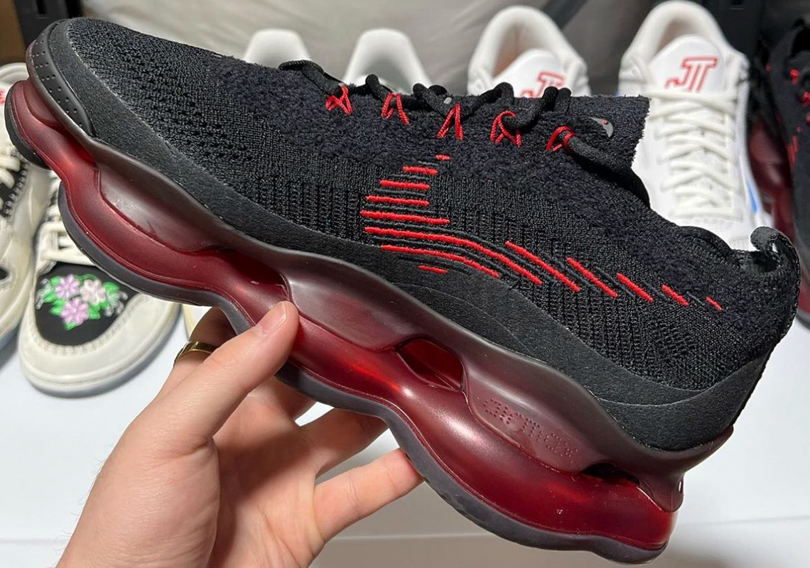 Nike Air Max Scorpion có phối màu đen và đỏ - 3