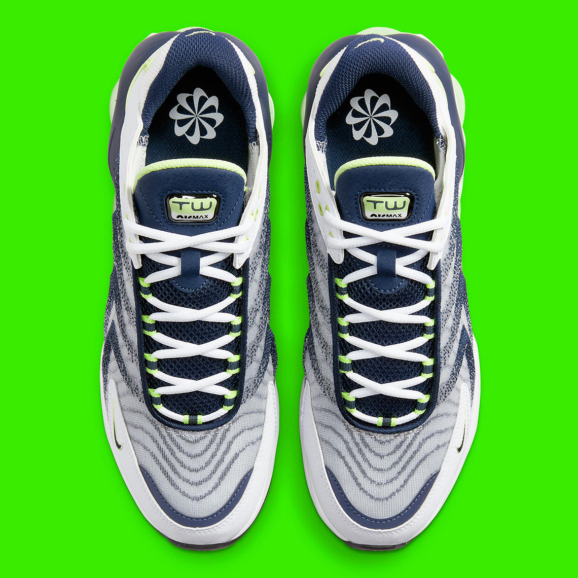 Nike Air Max TW này được trộn màu Midnight Navy với một chút Lemon Twist - 4