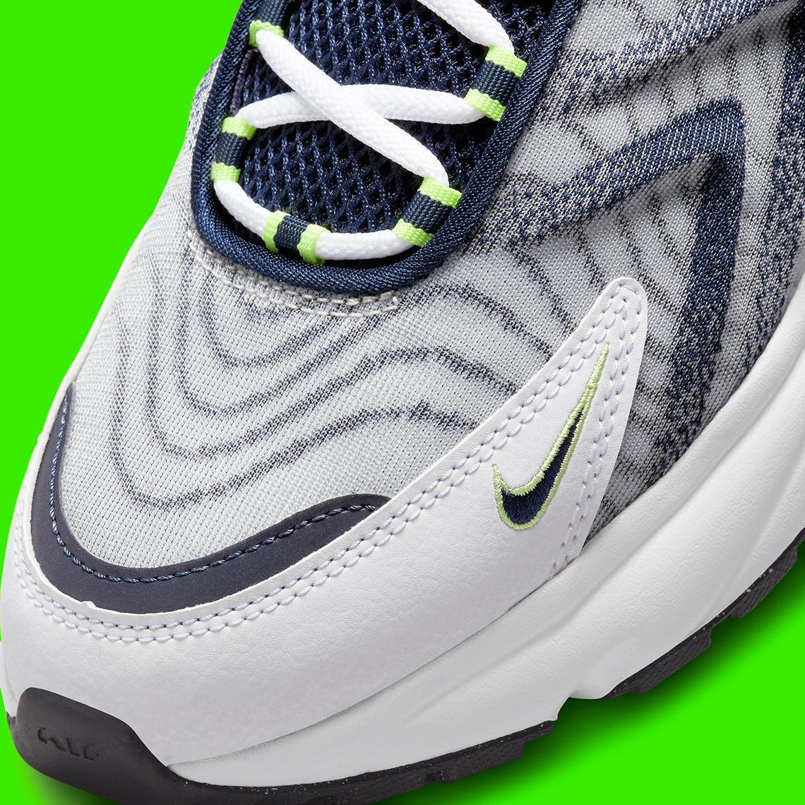 Nike Air Max TW này được trộn màu Midnight Navy với một chút Lemon Twist - 7