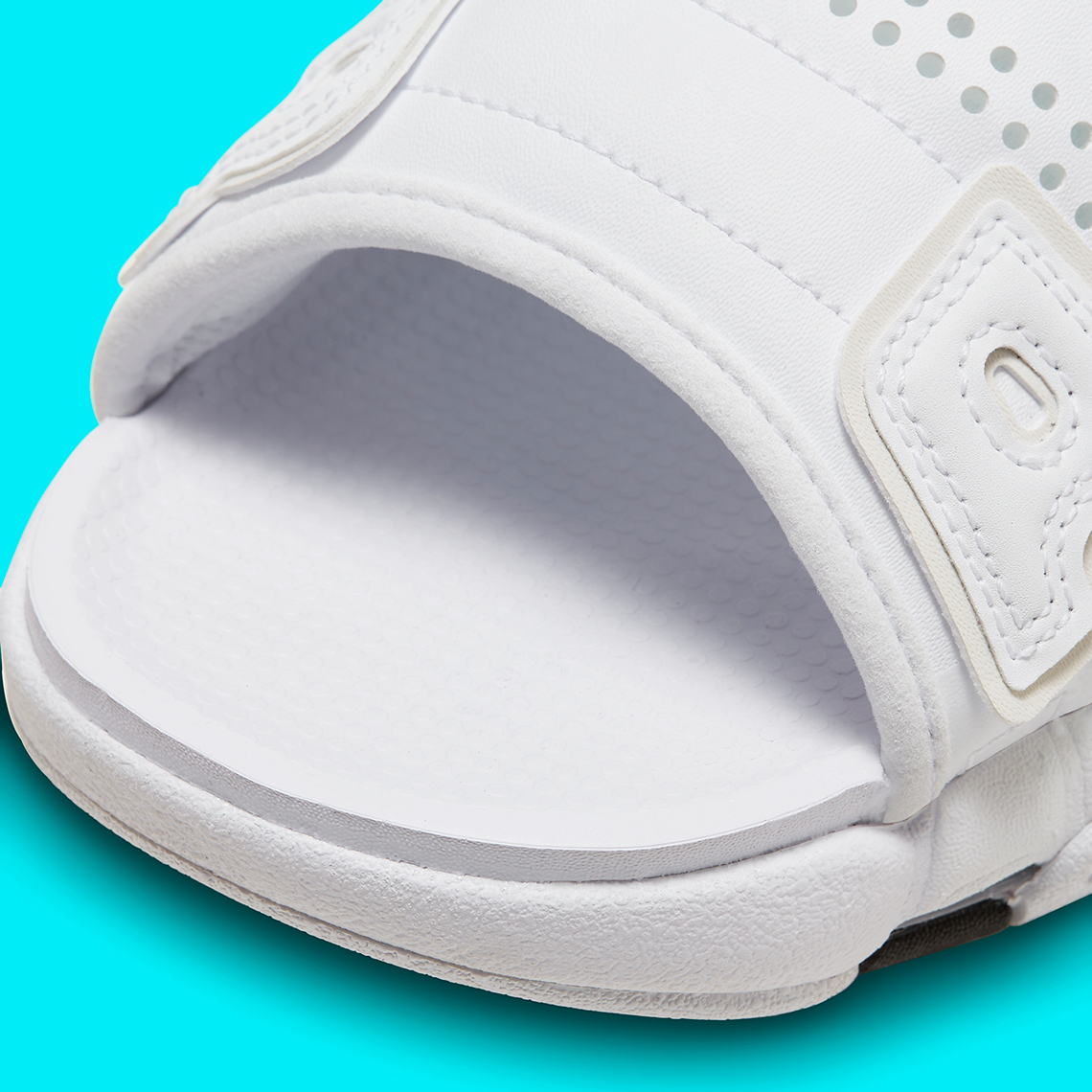 Nike Air More Uptempo chuyển thành xỏ chân với thiết kế gradient xanh nổi bật - 6