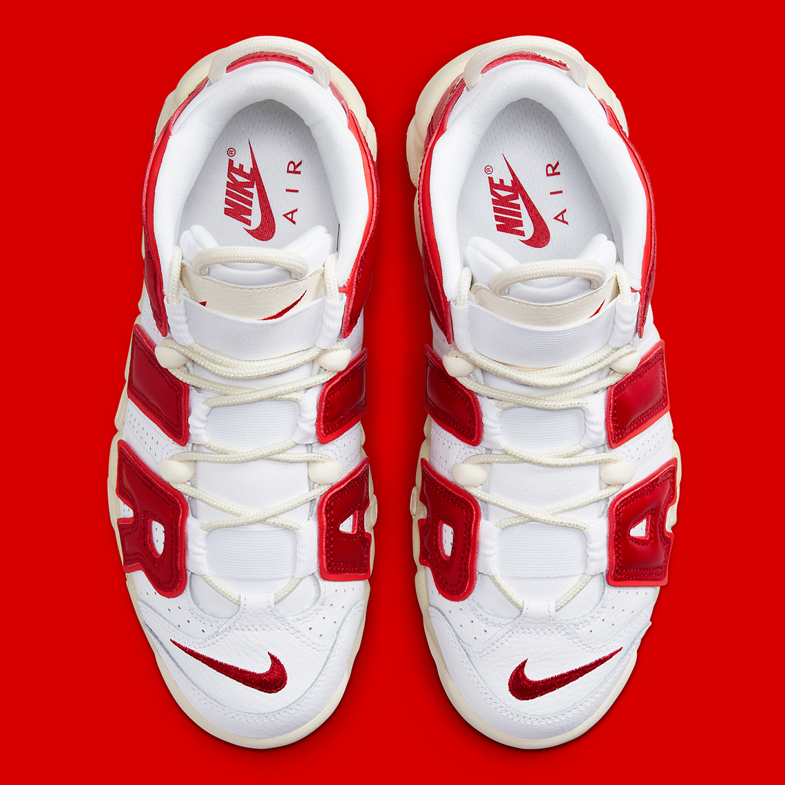 Nike Air More Uptempo nổi bật với chữ màu đỏ tươi - 4
