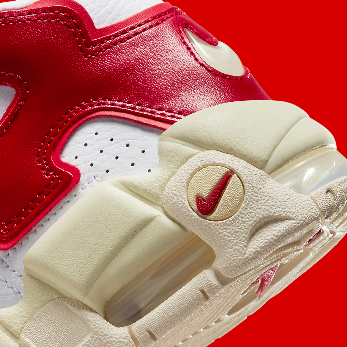 Nike Air More Uptempo nổi bật với chữ màu đỏ tươi - 8