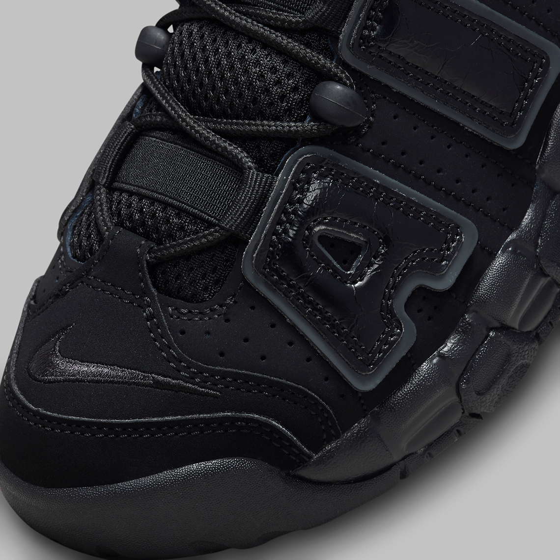 Nike Air More Uptempo Triple-Black phiên bản thiếu niên: Phong cách tối giản đầy mê hoặc dành riêng cho học sinh! - 8