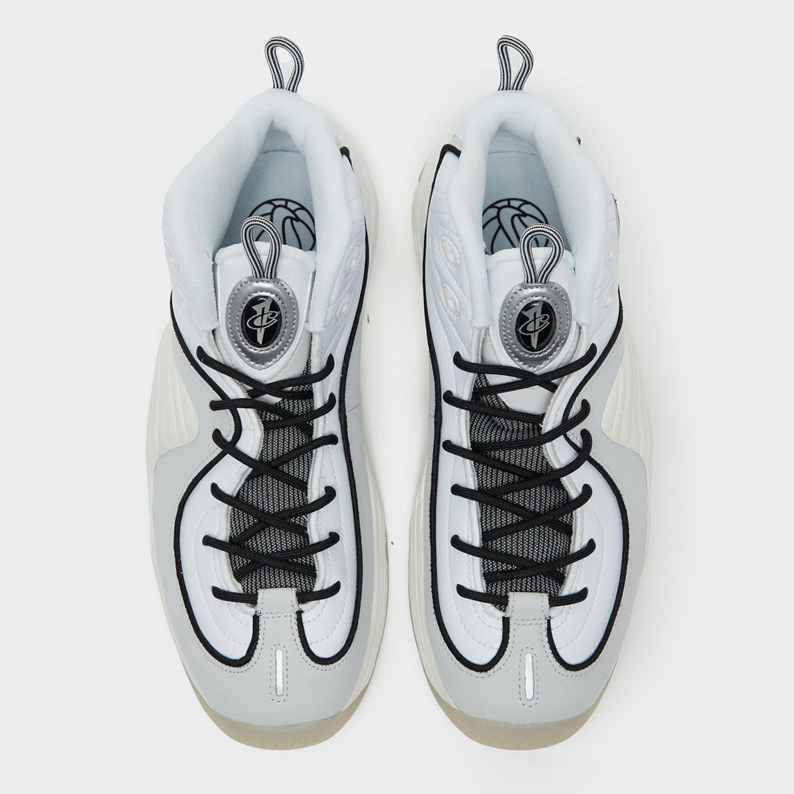 Nike Air Penny 2 EMB có một bộ trang phục trắng, sạch sẽ - 3