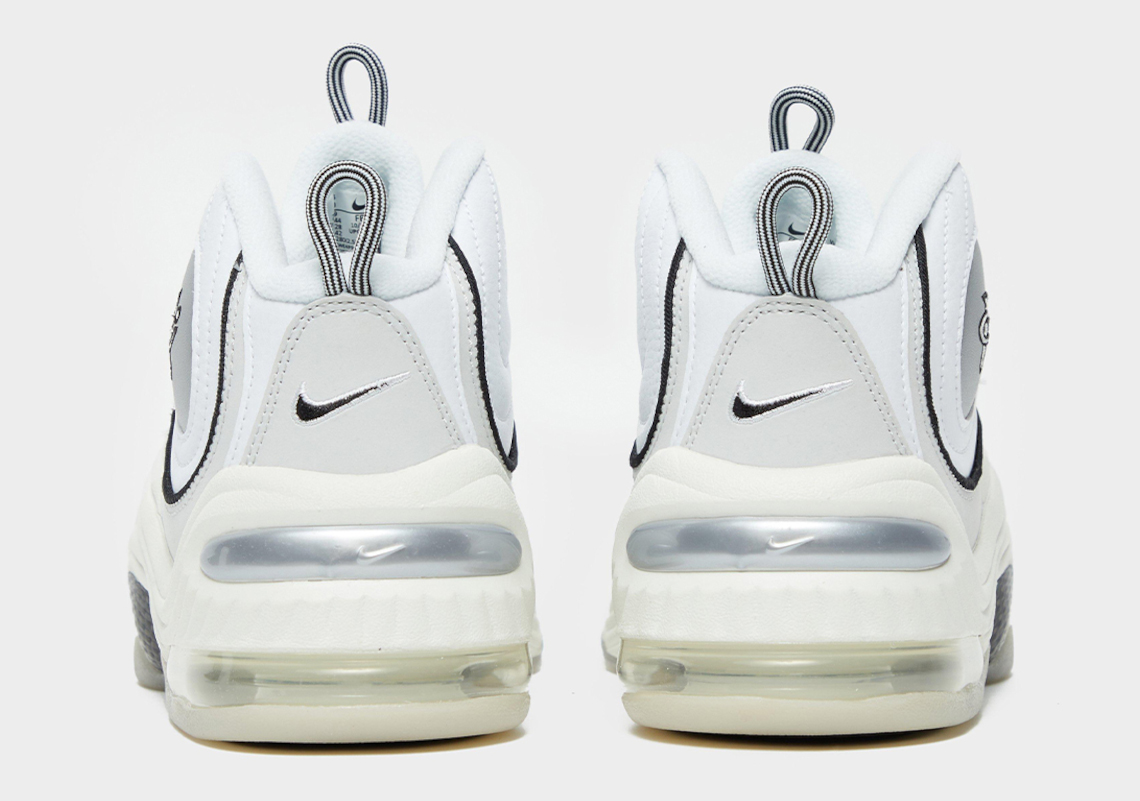 Nike Air Penny 2 EMB có một bộ trang phục trắng, sạch sẽ - 4