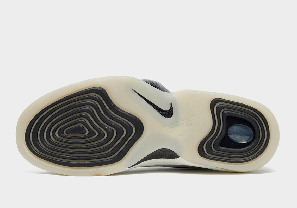 Nike Air Penny 2 EMB có một bộ trang phục trắng, sạch sẽ - 5