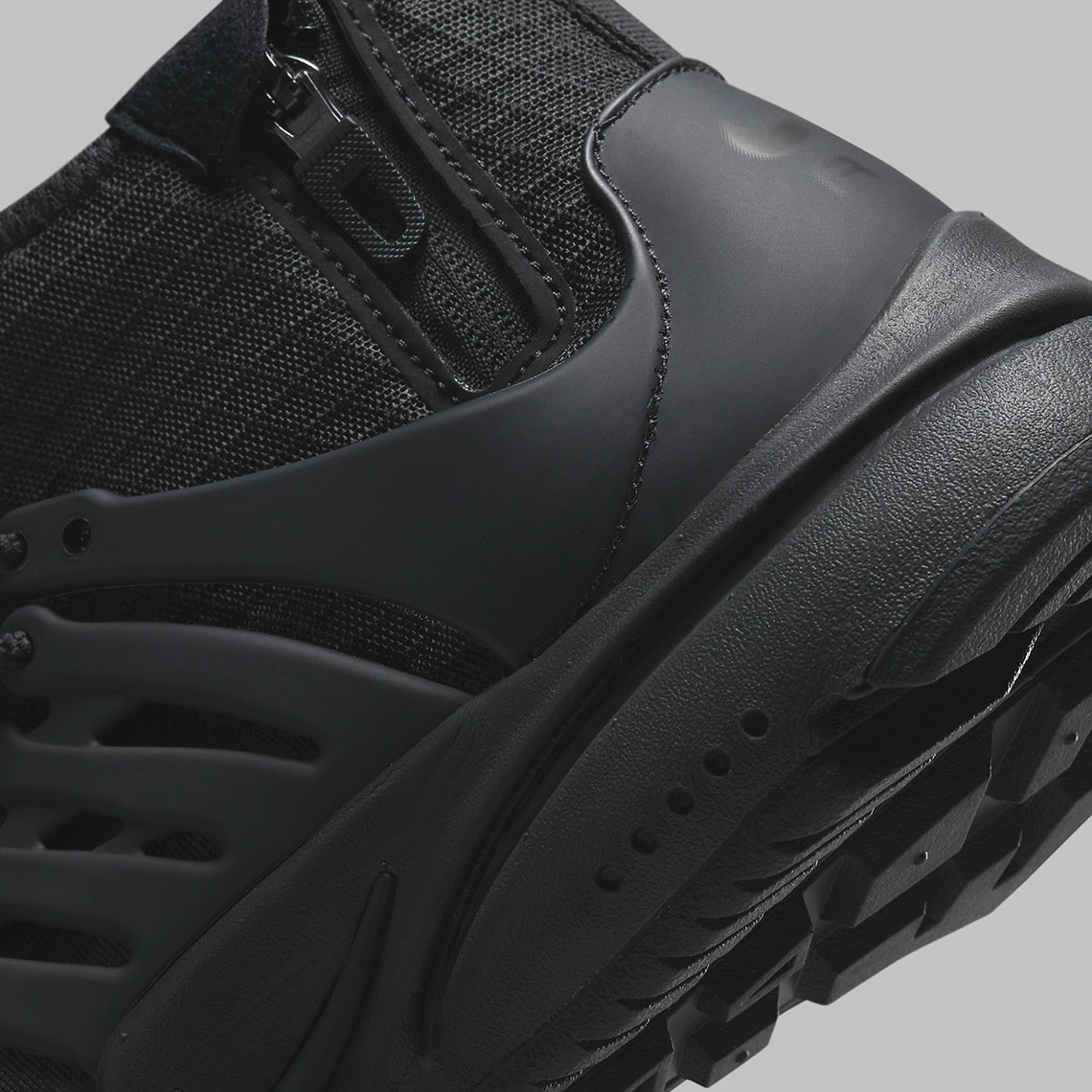 Nike Air Presto Mid Utility có màu Triple Black - 9