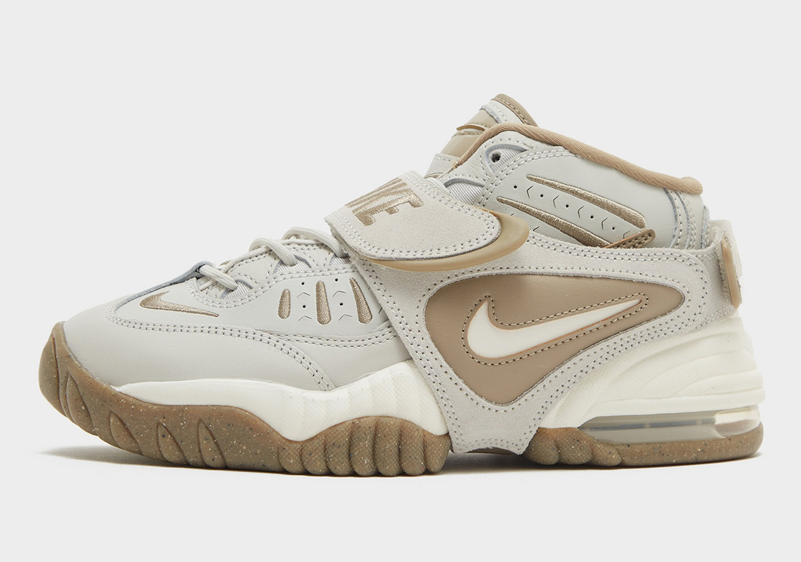 Nike áp dụng màu Light Bone/Khaki tinh tế lên Air Adjust Force. - 1