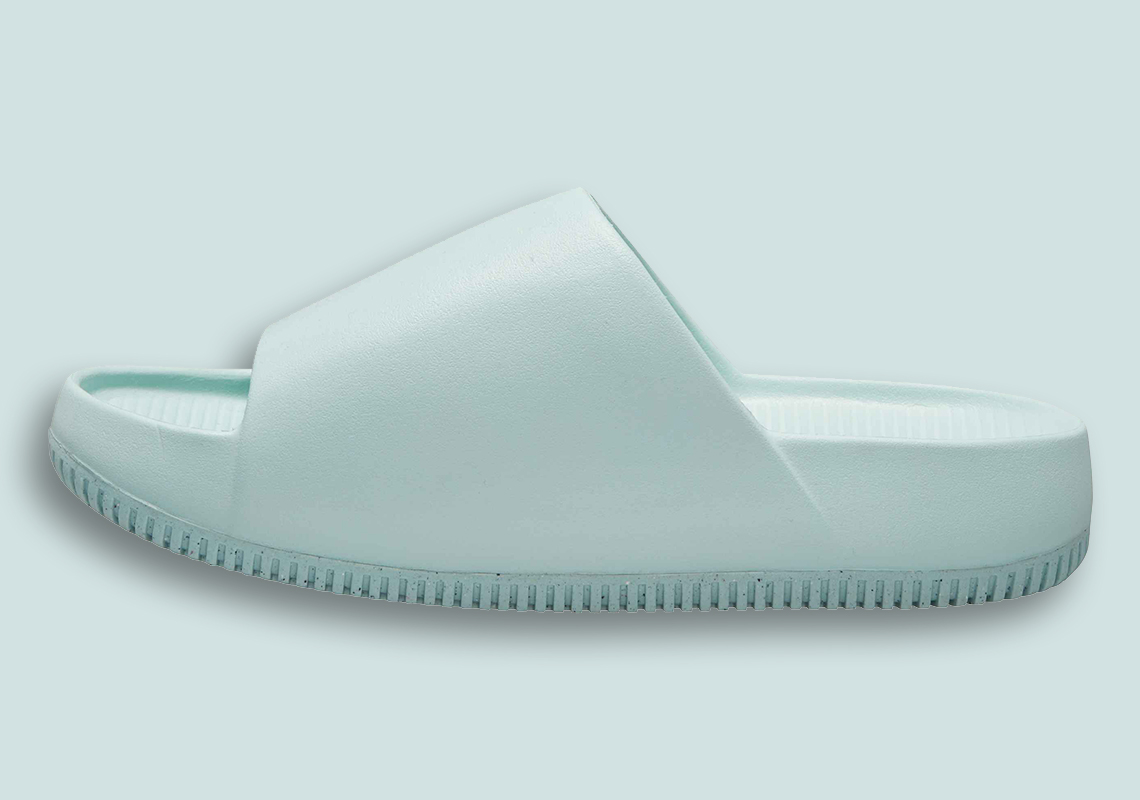 Nike Calm Slide giống với một trong hai thiết kế được cấp bằng sáng chế của Kanye West - 10