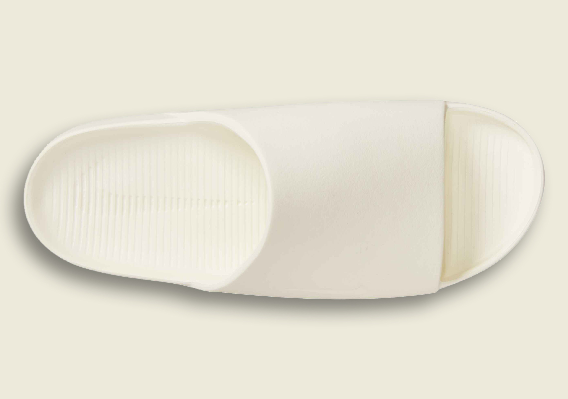 Nike Calm Slide giống với một trong hai thiết kế được cấp bằng sáng chế của Kanye West - 11