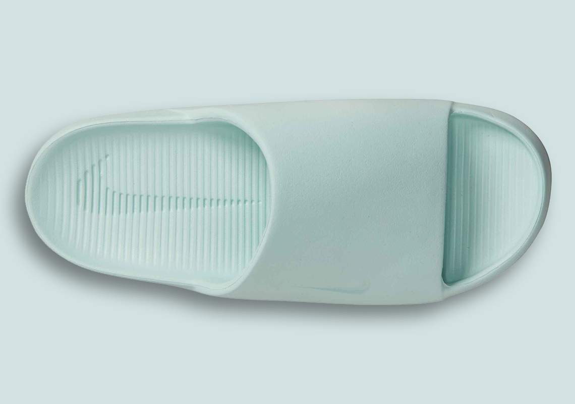 Nike Calm Slide giống với một trong hai thiết kế được cấp bằng sáng chế của Kanye West - 14