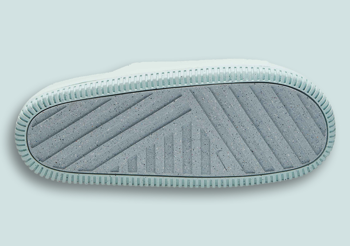 Nike Calm Slide giống với một trong hai thiết kế được cấp bằng sáng chế của Kanye West - 19