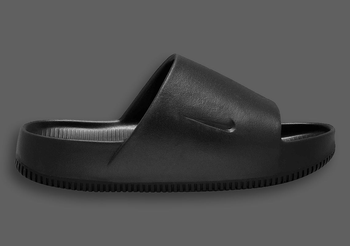 Nike Calm Slide giống với một trong hai thiết kế được cấp bằng sáng chế của Kanye West - 2