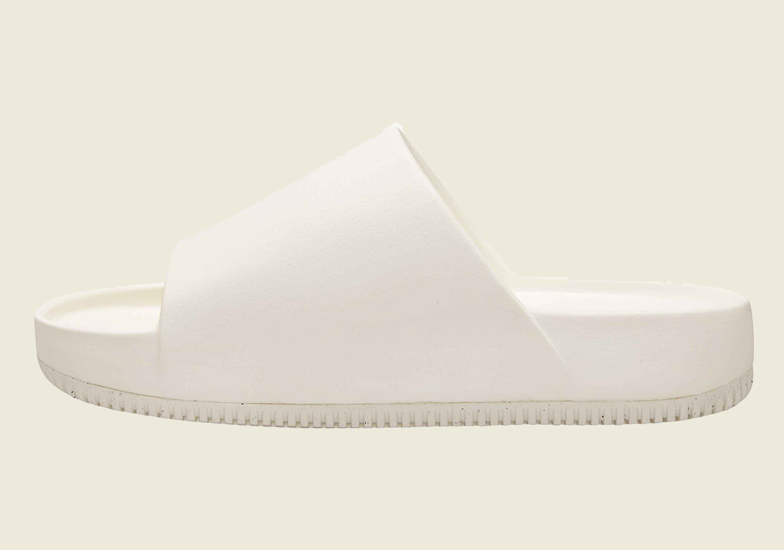 Nike Calm Slide giống với một trong hai thiết kế được cấp bằng sáng chế của Kanye West - 6