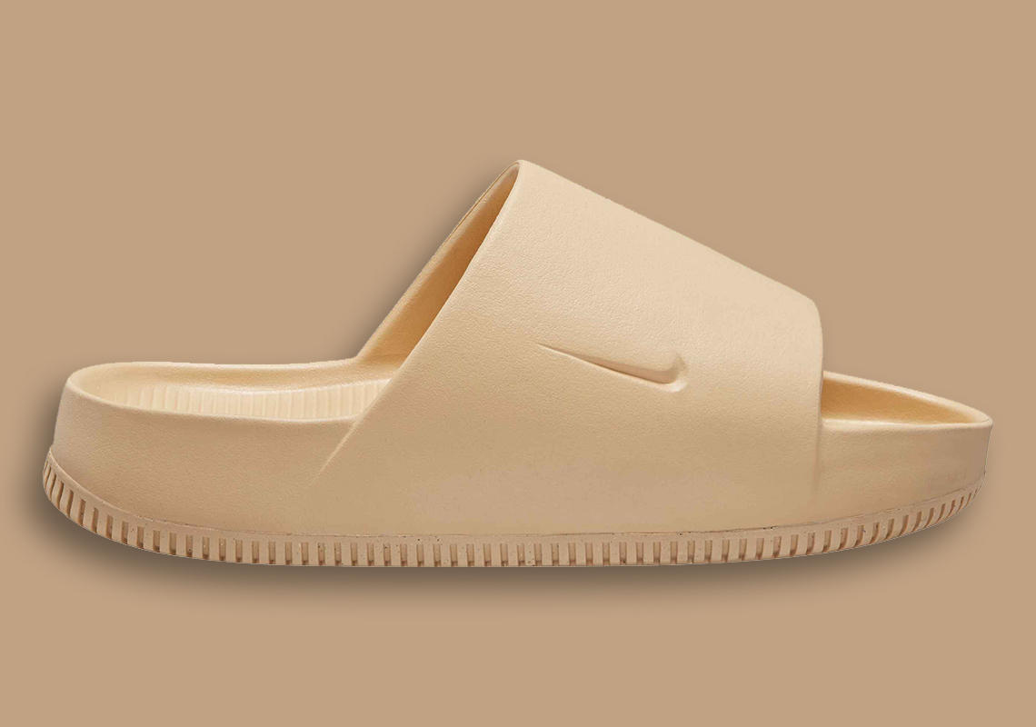 Nike Calm Slide giống với một trong hai thiết kế được cấp bằng sáng chế của Kanye West - 8