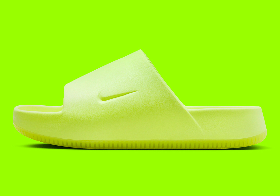Nike Calm Slide 'Volt': Màu Sắc Tươi Sáng Cho Mùa Đông - 2