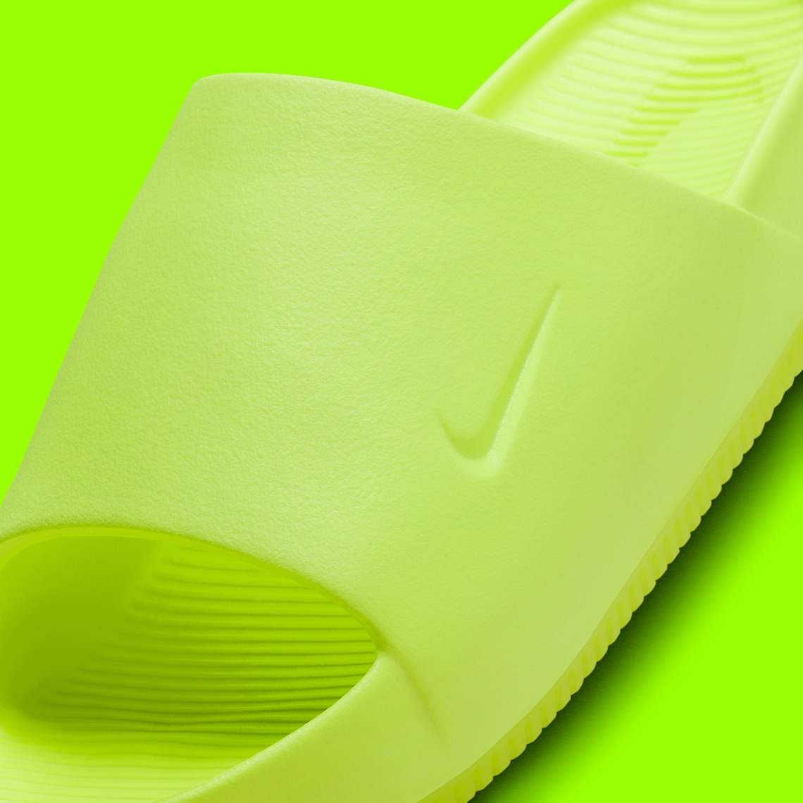 Nike Calm Slide 'Volt': Màu Sắc Tươi Sáng Cho Mùa Đông - 4