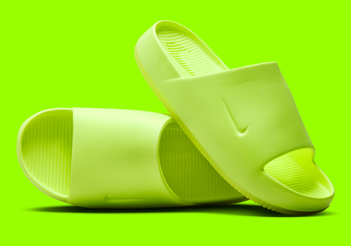 Nike Calm Slide 'Volt': Màu Sắc Tươi Sáng Cho Mùa Đông