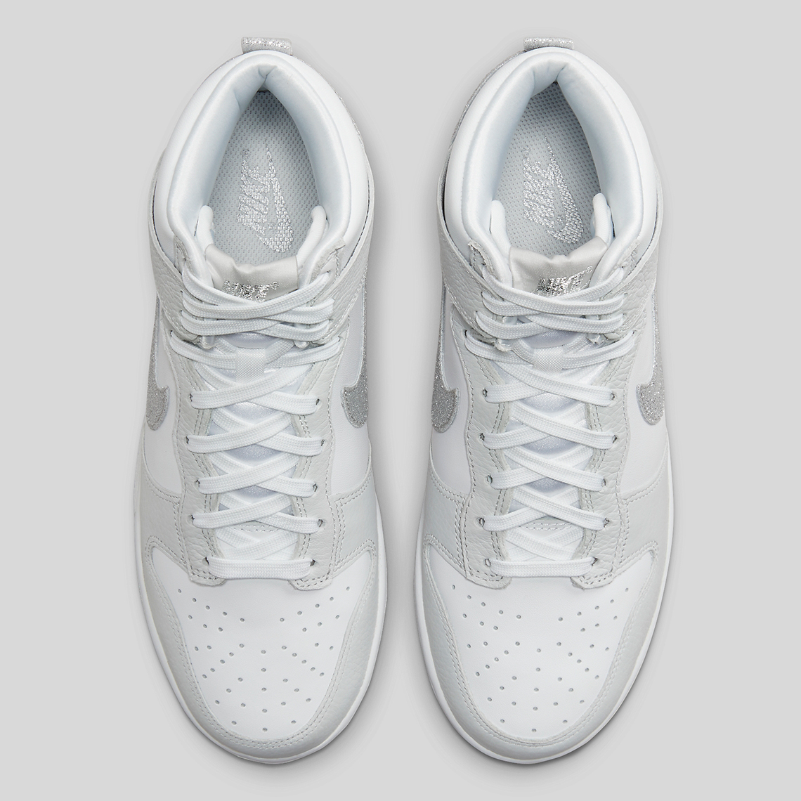 Nike cập nhật giày Dunk High đặc trưng của mình với ánh bạc lấp lánh - 4