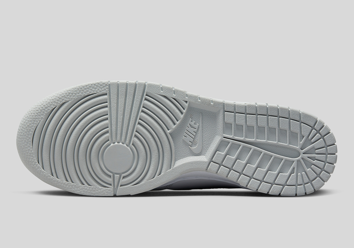 Nike cập nhật giày Dunk High đặc trưng của mình với ánh bạc lấp lánh - 6