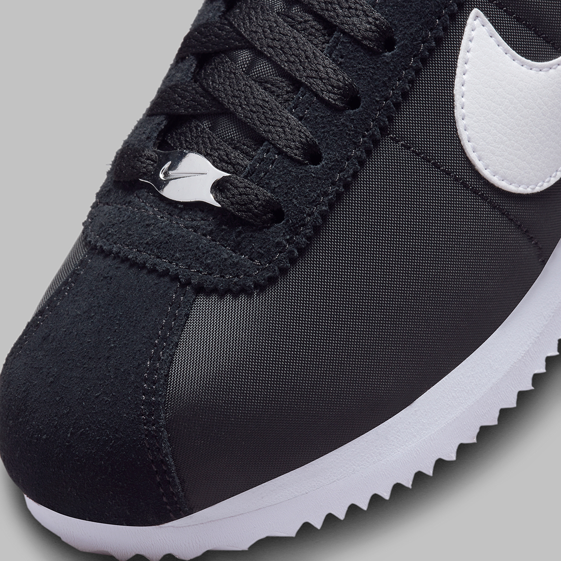 Nike Cortez Black/White: Phong cách cổ điển đầy tinh tế cho phái nữ - 7