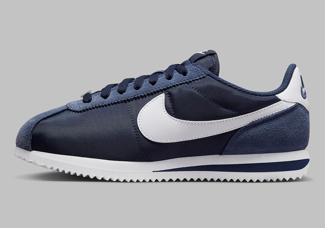 Nike Cortez 'Midnight Navy': Phiên bản mới dành riêng cho phụ nữ - Sự trở lại đầy phong cách! - 1