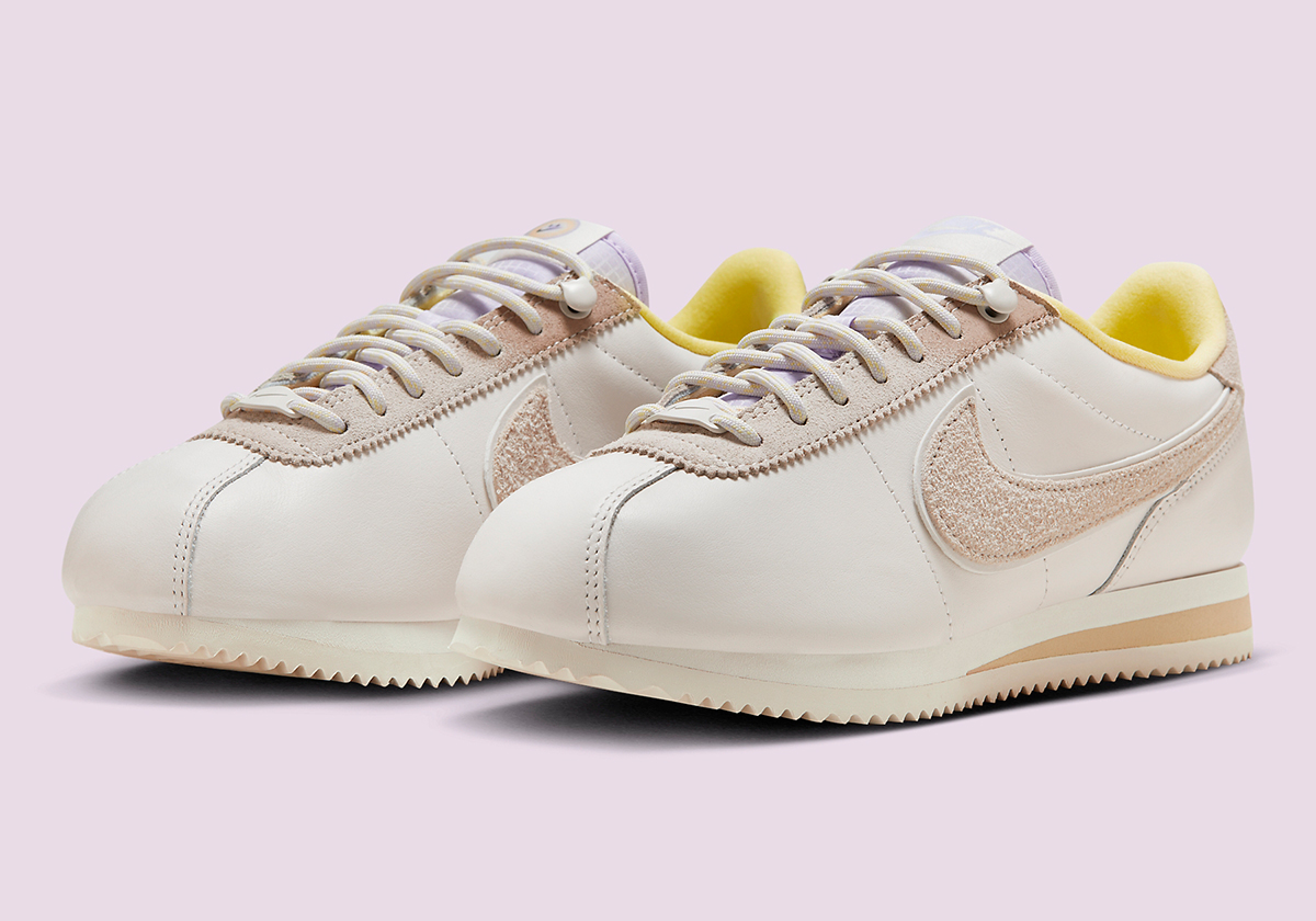 Nike Cortez Nữ Phiên Bản Premium: Màu Sắc Nhẹ Nhàng và Chi Tiết Độc Đáo! - 1