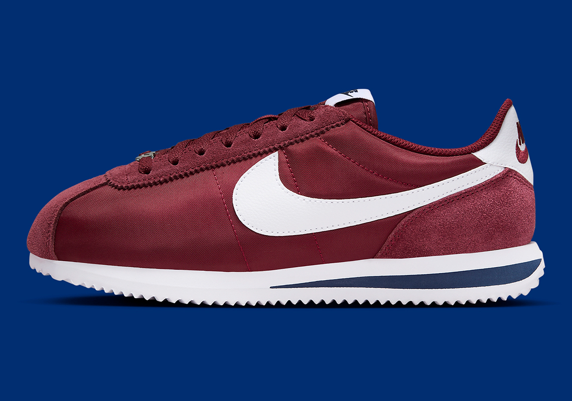 Nike Cortez: Sự Hòa Quyện Hoàn Hảo của Màu Đỏ Đội và Màu Xanh Obsidian! - 2