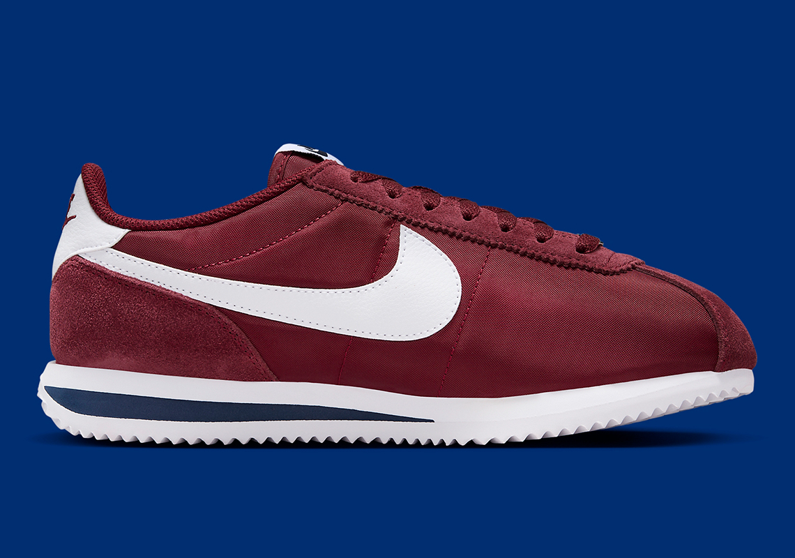 Nike Cortez: Sự Hòa Quyện Hoàn Hảo của Màu Đỏ Đội và Màu Xanh Obsidian! - 3